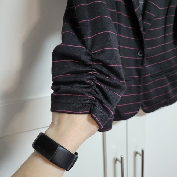 ✨️3 For $30✨️TAG Adorable Blazer (S) - Picture 3 of 10